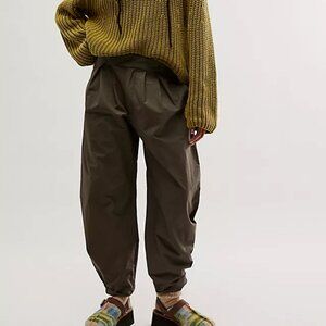 Free People Gabriette Barrel Trouser NWOT Size 2 (XS)